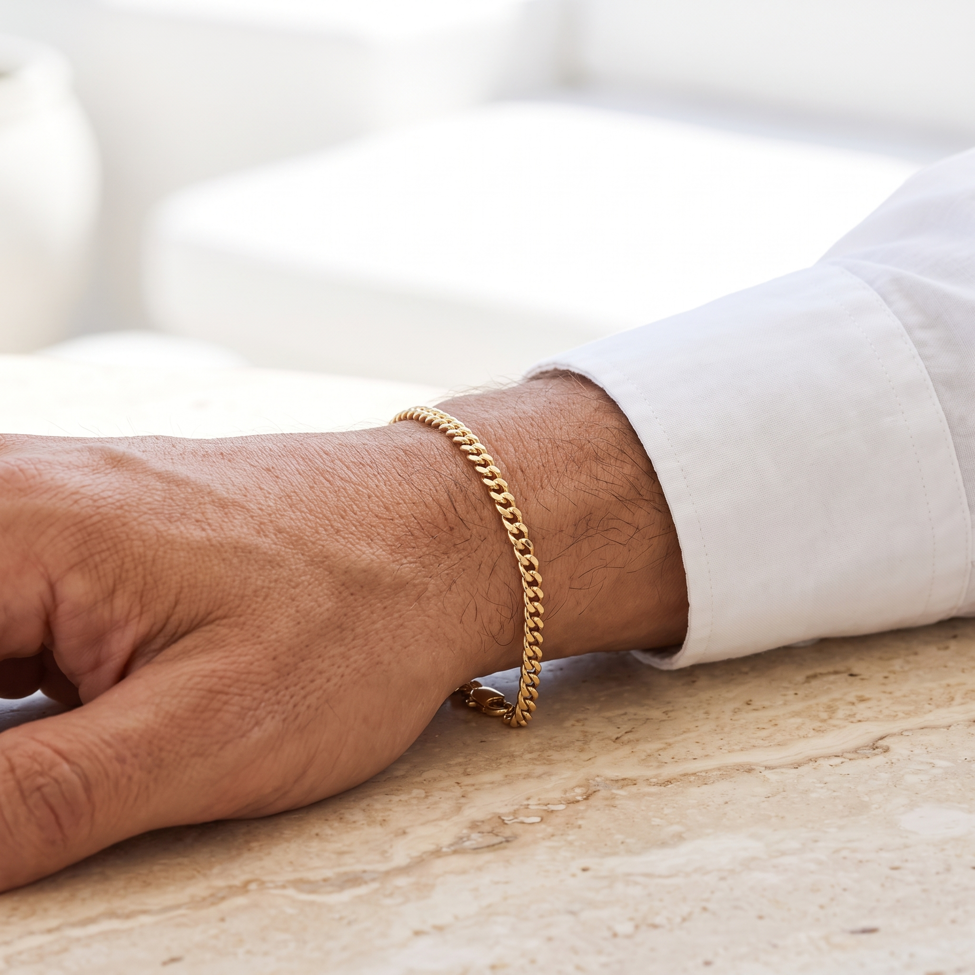 Noble Bracelet Gold — macro close-up