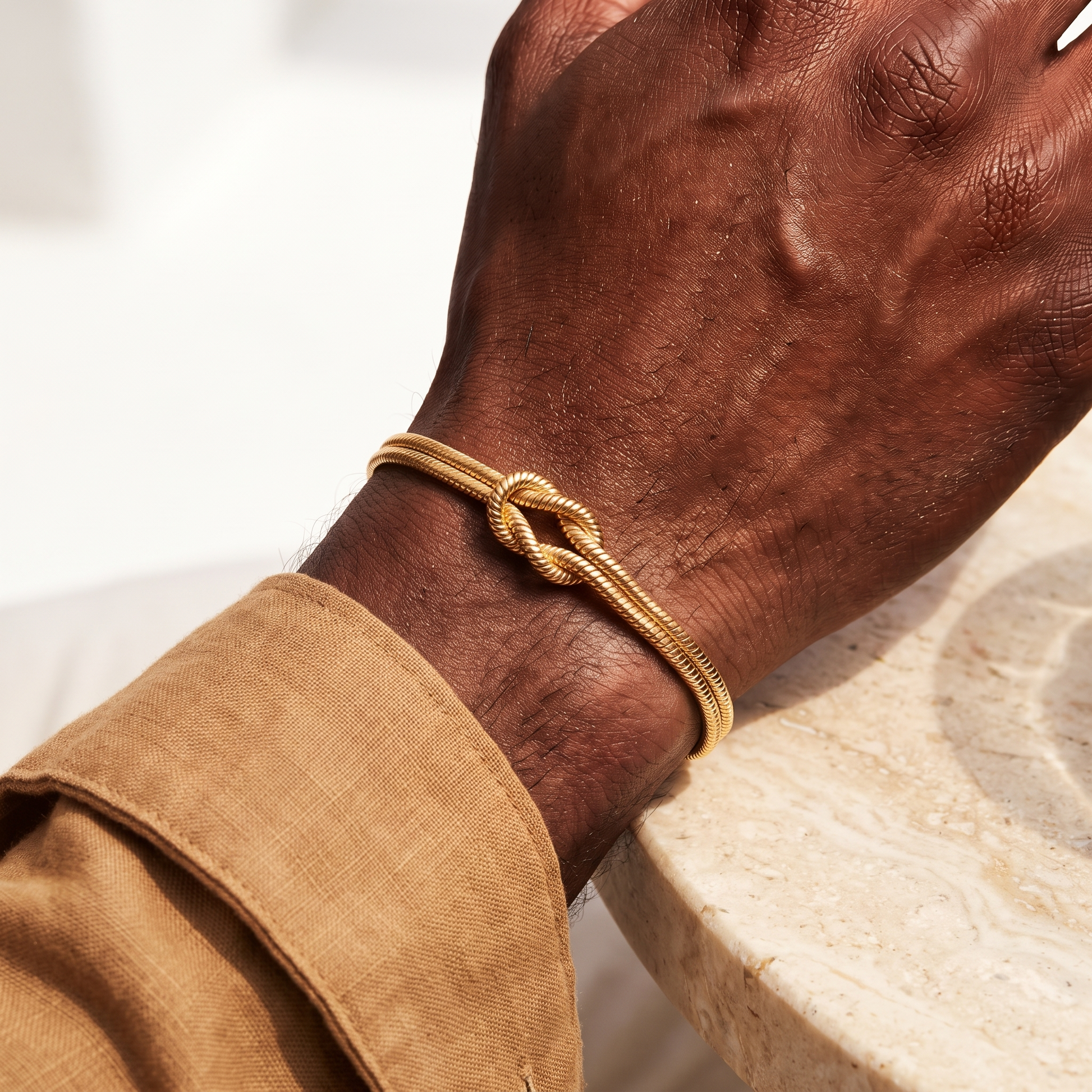 Limitless Bracelet Gold — macro close-up